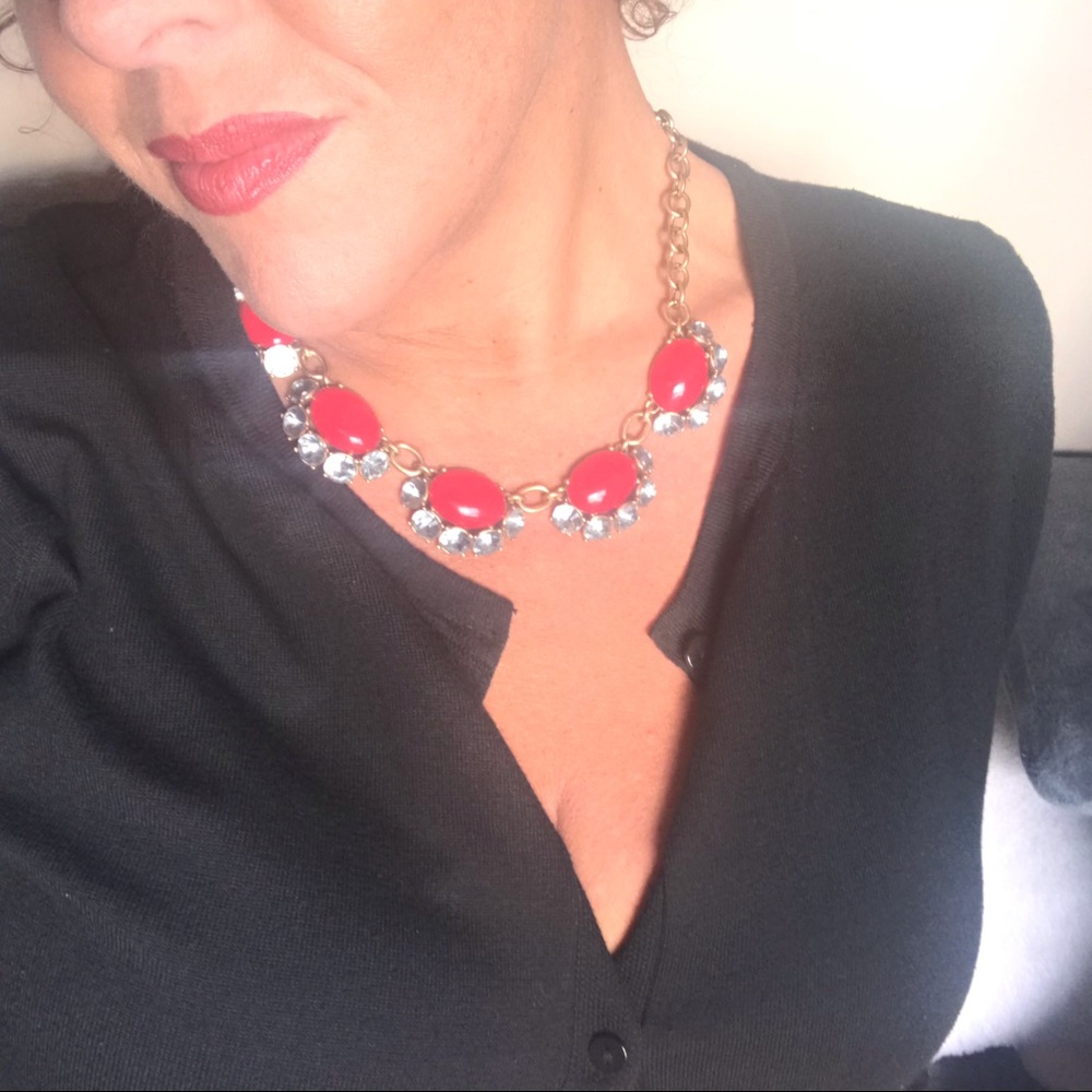 Stella & Dot Mae Red Statement Necklace Retired 19" Signed - Picture 6 of 7